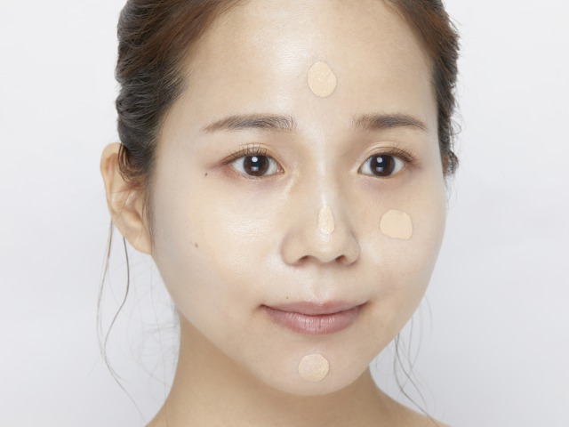 メイクアップアーティスト  ALISA
現役のメイクアップアーティストで、二児のママ。C Channel所属。美容専門学校を卒業後、美容院に勤務、その後スキルアップのためLAへメイク留学。帰国後フリーに転身。現在はテレビ局やブライダルなどのメイク、そしてヘアメイクアップアーティスト、そして専門学校のメイク講師としても活躍している。2016年、現役のメイクアップアーティストとして先駆け的に開設したYouTubeチャンネル「ALISAのメイク講座」では、自信の知識を生かした、お悩み解決メイクやメイクテクニックを披露し徐々に人気を集めた。現在登録者は16万人を突破（2020年7月現在）。JMA認定メイク講師資格、JMA-shu uemura認定メイク講師資格保持。
