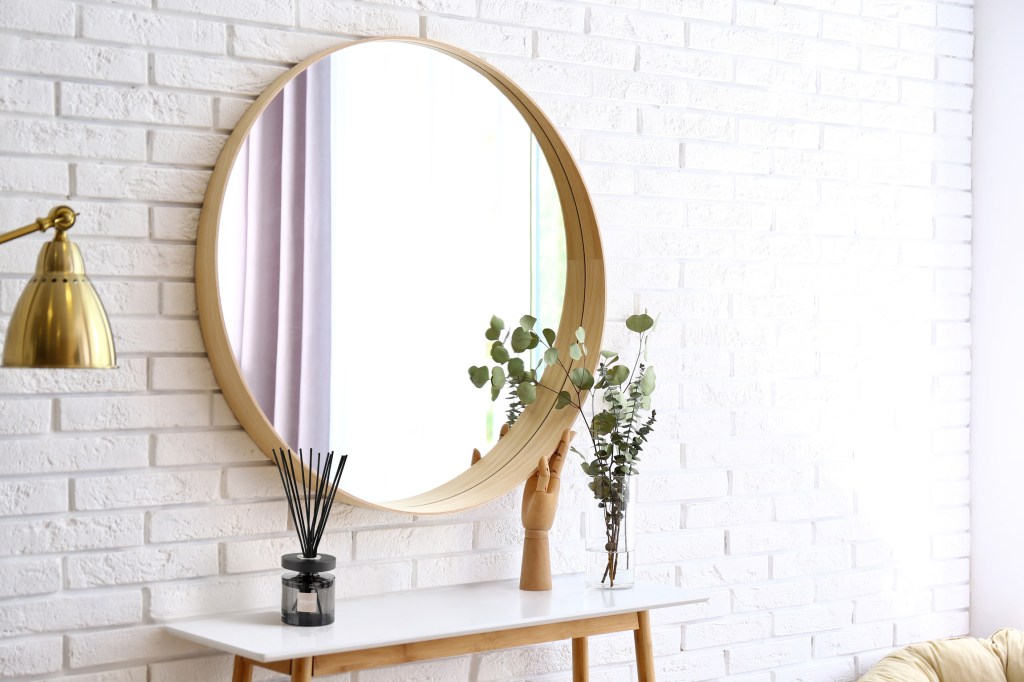 新サービスESTEBAN&moiでは『感動の旅』『上質な空間』『香りある豊かな暮らし』をコンセプトに、定番の伝統的な香りからトレンドの新作の香り、ESTEBAN＆moiでしか出会えない特別な香りなど幅広くご用意しました。更に、ESTEBAN＆ｍoiオリジナルのディフューザーが、香りと共に、よりスタイリッシュに、より上質な日々の暮らしを演出します。　