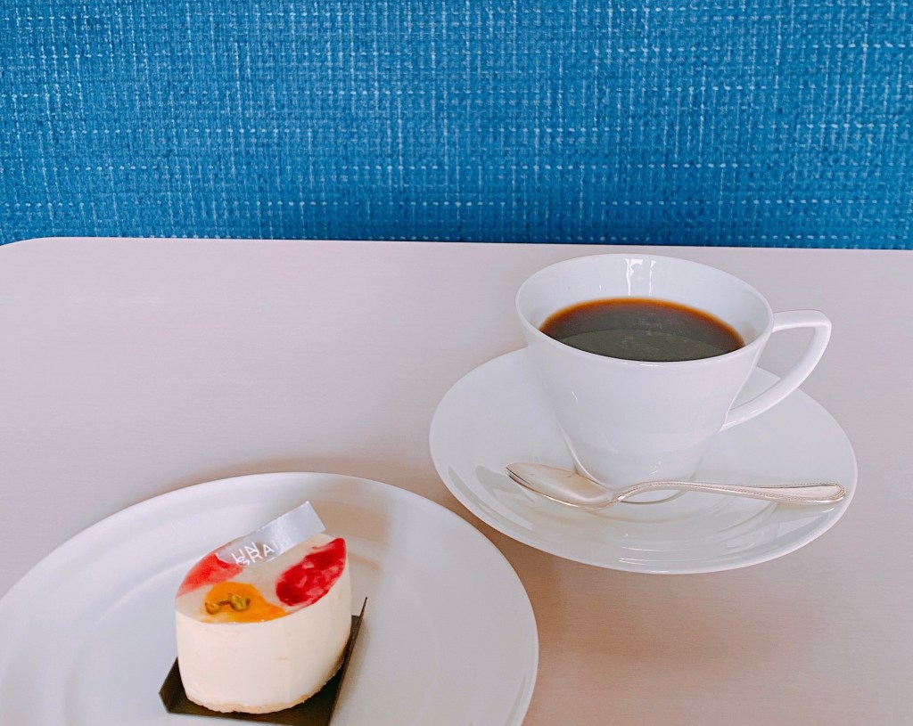 ミニャルディーズ　セット 1,100円（税込）
コーヒー（HOT、ICE）、紅茶（HOT、ICE）、ジュースからドリンクをお選びいただけます。