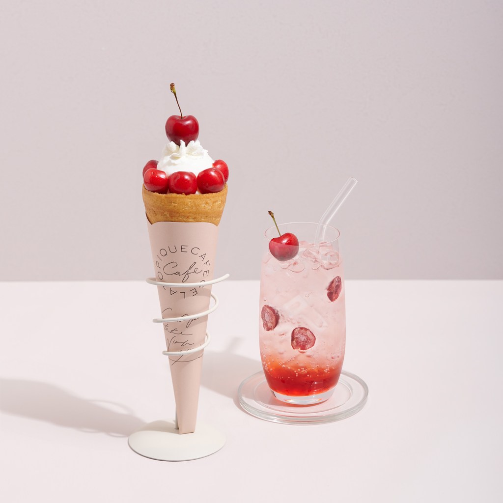 アメリカンチェリークレープとアメリカンチェリーソーダのセット 1,380円(to go1,370円)