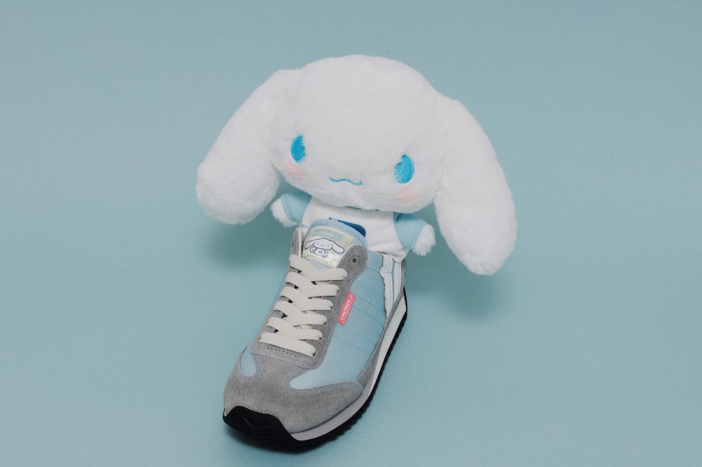 コラボレーションモデル「シナモロール-Ⅿ ＳＡＸ」とぬいぐるみ