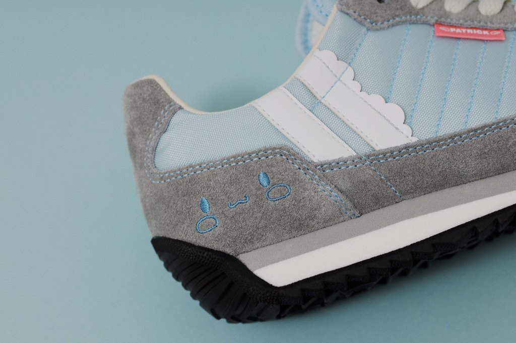 シナモンがふわふわ飛んでいる雲をイメージ